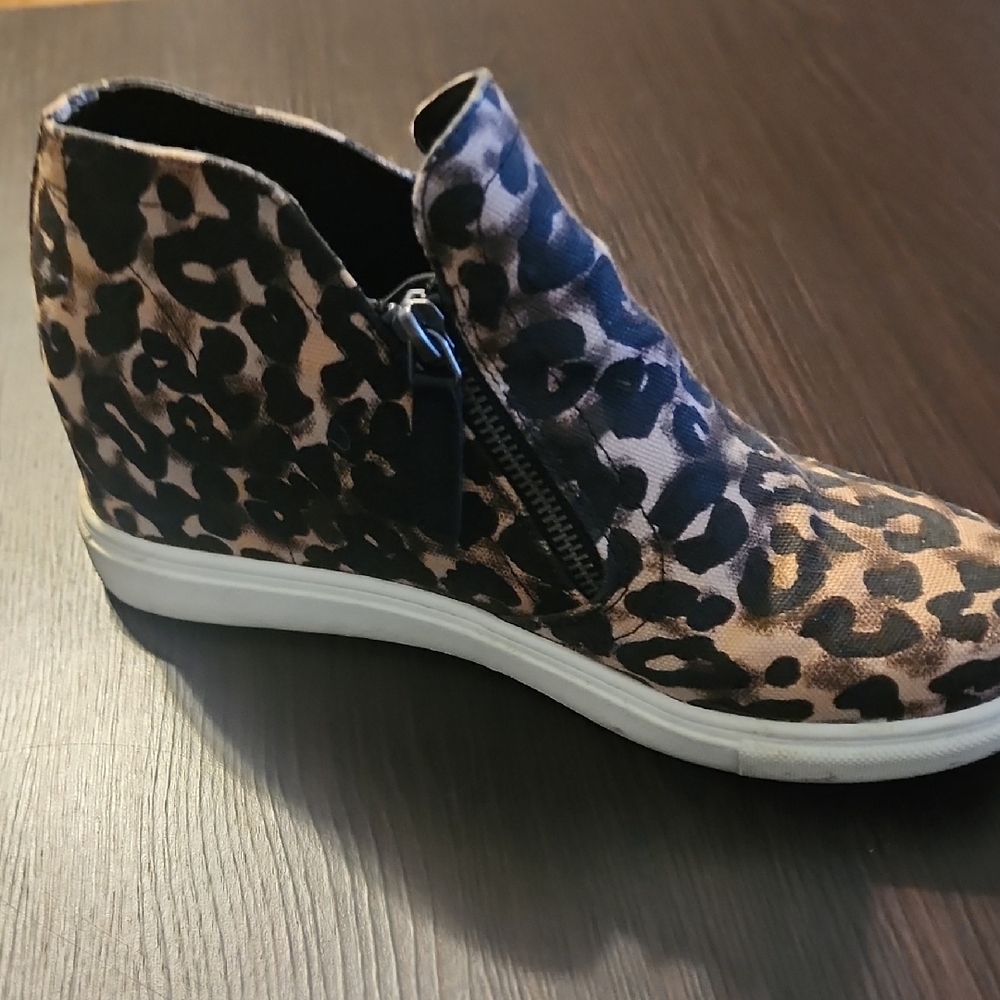 l Leopard Print High-Top Sneakers - Picture 4 of 9